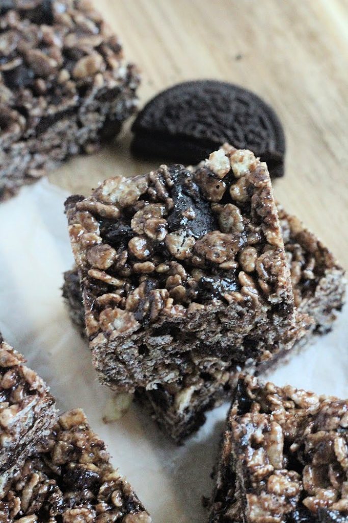 Oreo Chocolate Crispy Rice Bars